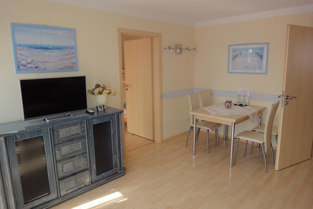 Fritzis Haus Apartment Дирхаген Екстериор снимка